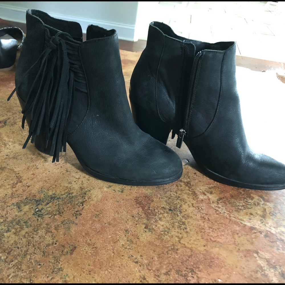 Vince Camuto black suede heal booties size 9